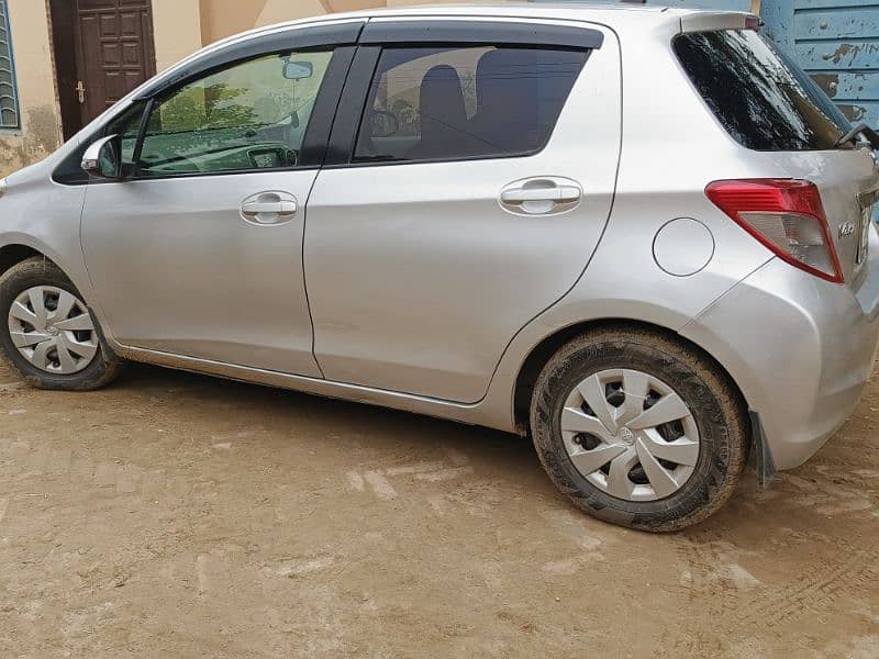 Toyota Vitz 2015 4