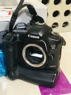 canon 5D mark 3 with box & original Gripe charger &3 betrys