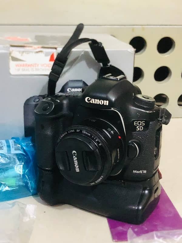 canon 5D mark 3 with box & original Gripe charger &3 betrys 2