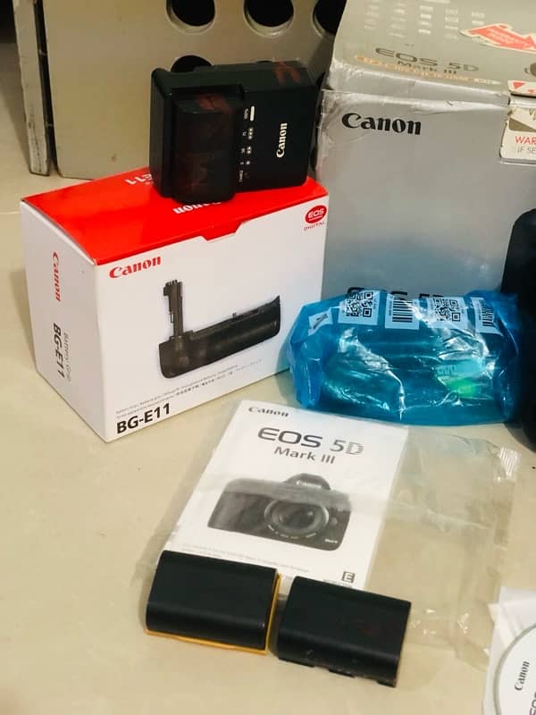 canon 5D mark 3 with box & original Gripe charger &3 betrys 4