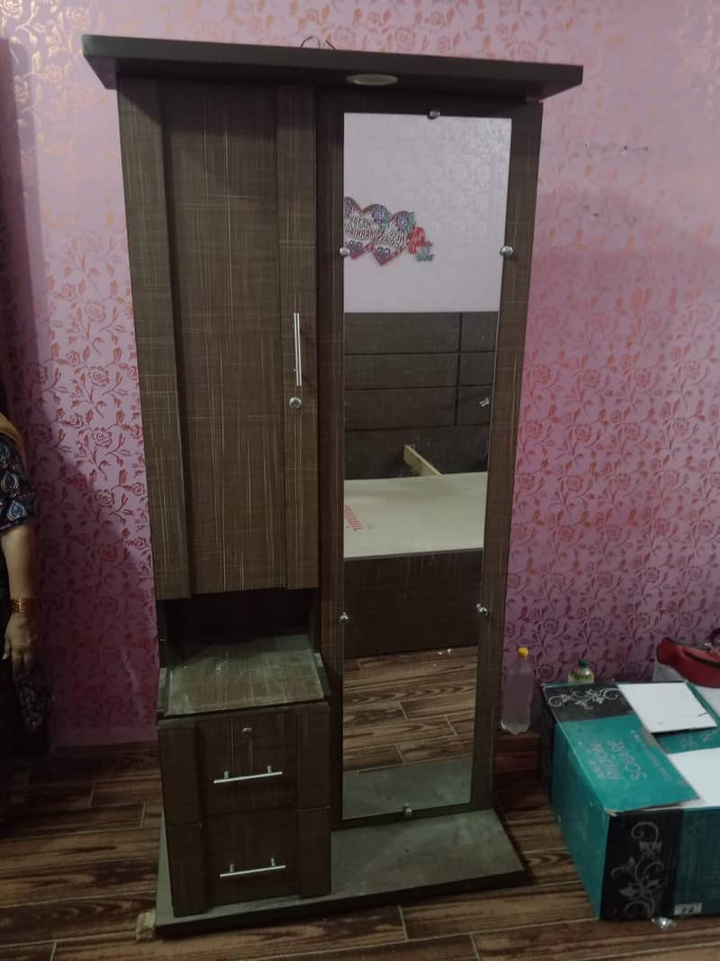 Bed, Divider, Dressing Table, Almirah 2