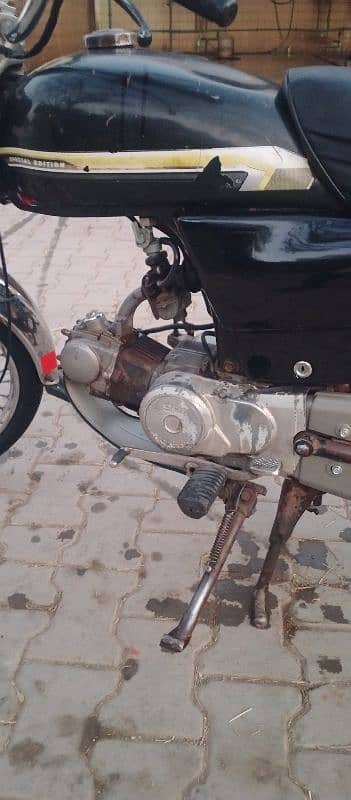 Honda CD 70    03325121698 9