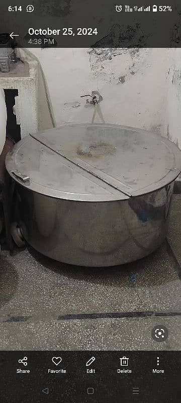 large pateela of steel with separate lid and confirmed 0