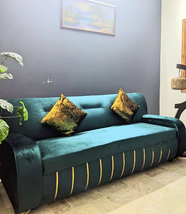 green velvet 5 seater sofa in brand new condition 0