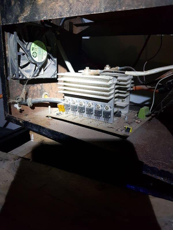 local ups 1000w approx 12v 2