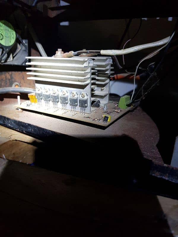 local ups 1000w approx 12v 6