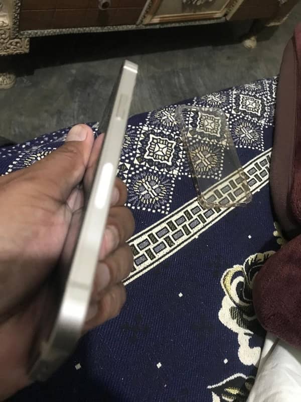 IPhone 12 128gn NonPTA Factory unlocked E sim abi chal rahi hai 2