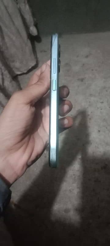 10 by 10 condition hay 4+4 gb 128 gb realme c33 3