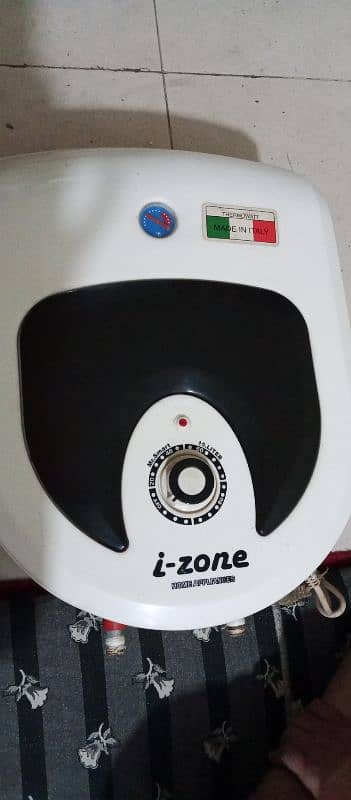 i zone 15 litter electric geyser instant made in ITALY 0