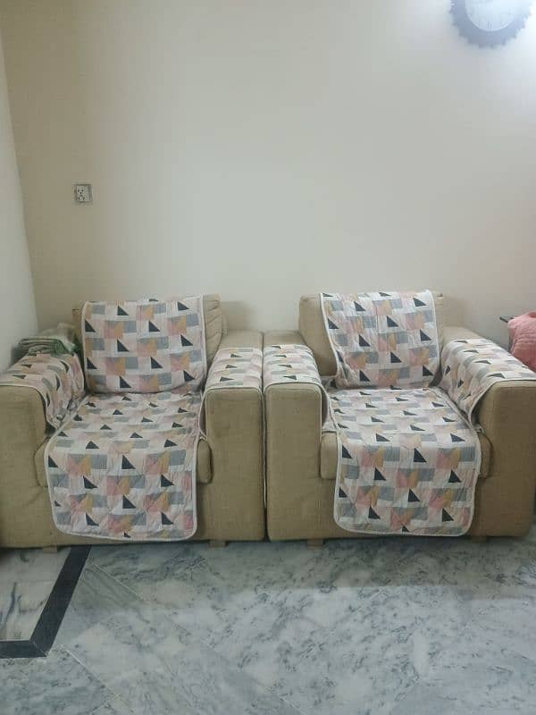 5 seater sofa. In very good condition 3