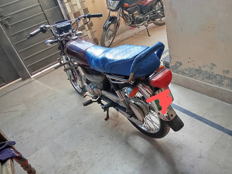 Honda 70 motorcycle single hand used 2