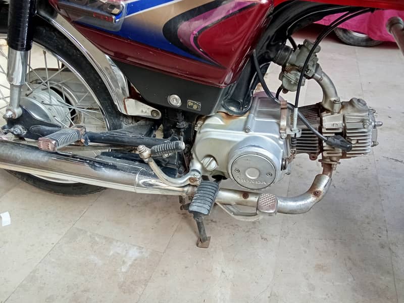 Honda 70 motorcycle single hand used 4