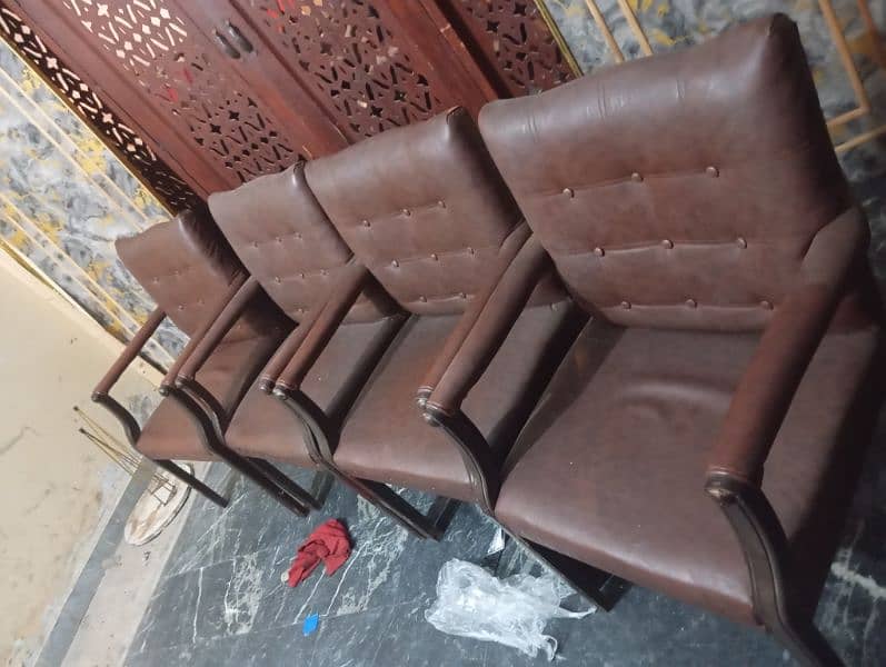 Office chair for sale in Park View City Lahore 1