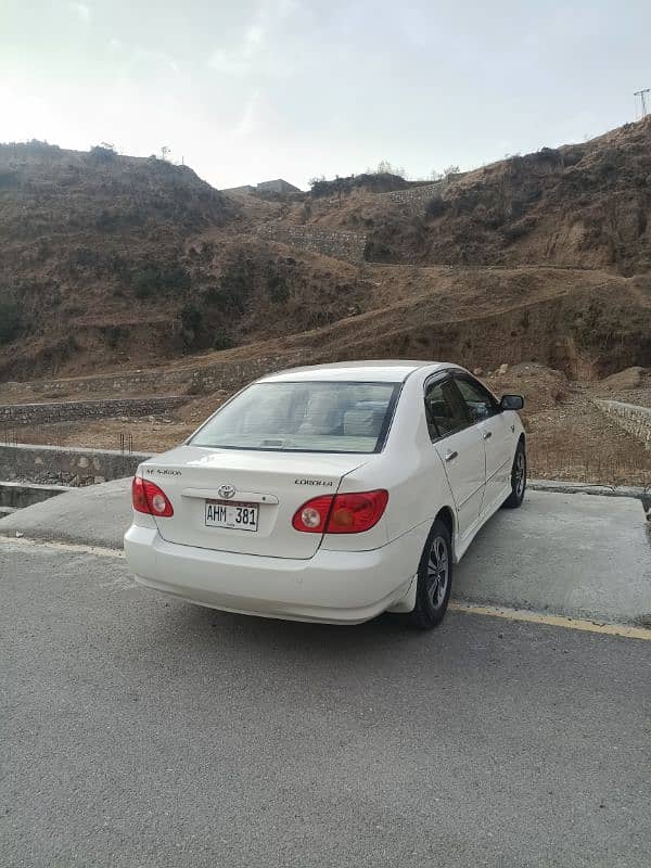 Toyota Corolla SE Saloon 4