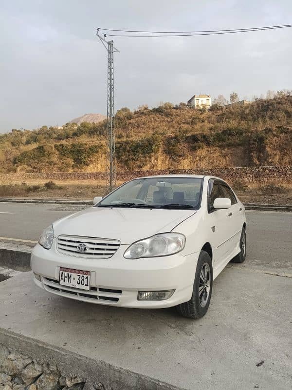 Toyota Corolla SE Saloon 6