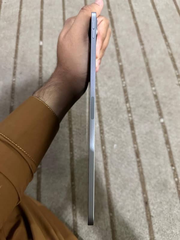 ipad pro m2 chip 128 GB 11 inch 7