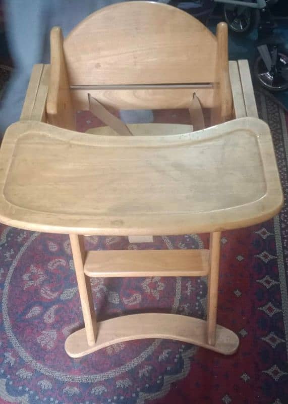 baby high chair with slightly negotiable price 0