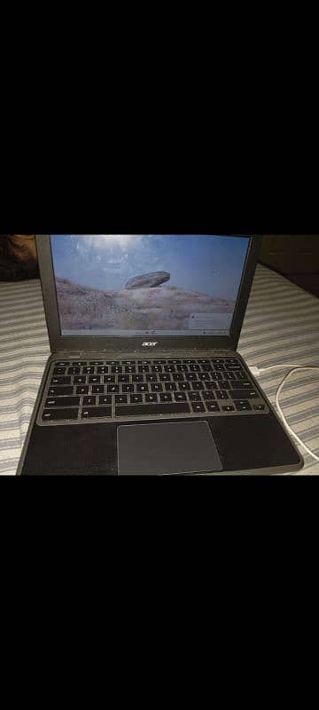 chrome book in well condition 1