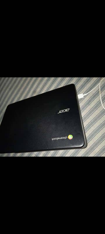 chrome book in well condition 2