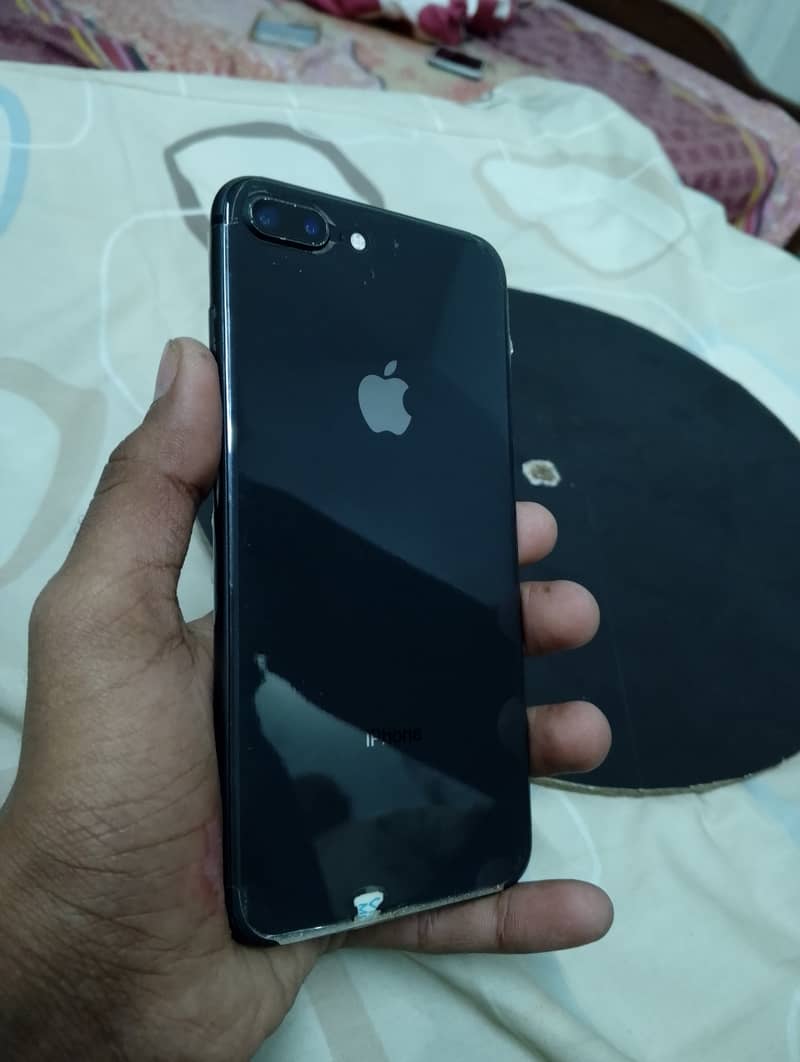 Apple iPhone 8 Plus 1