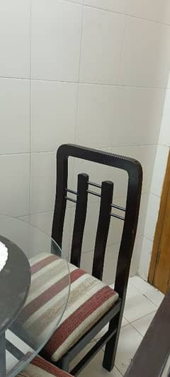 smart size dinning table with 4 chairs