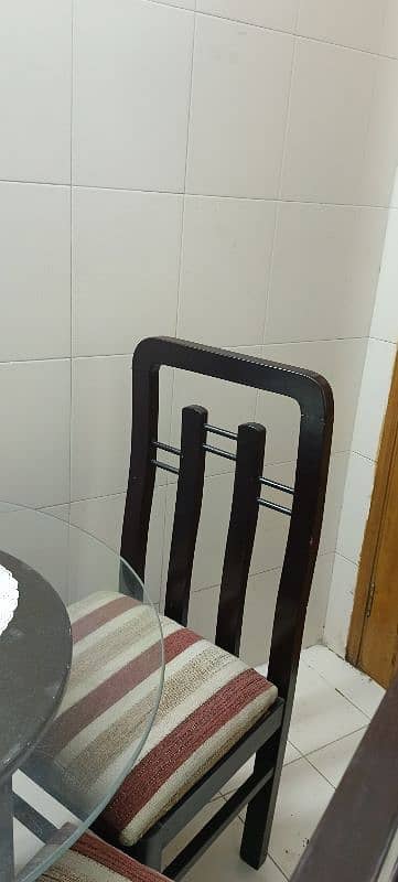 smart size dinning table with 4 chairs 0