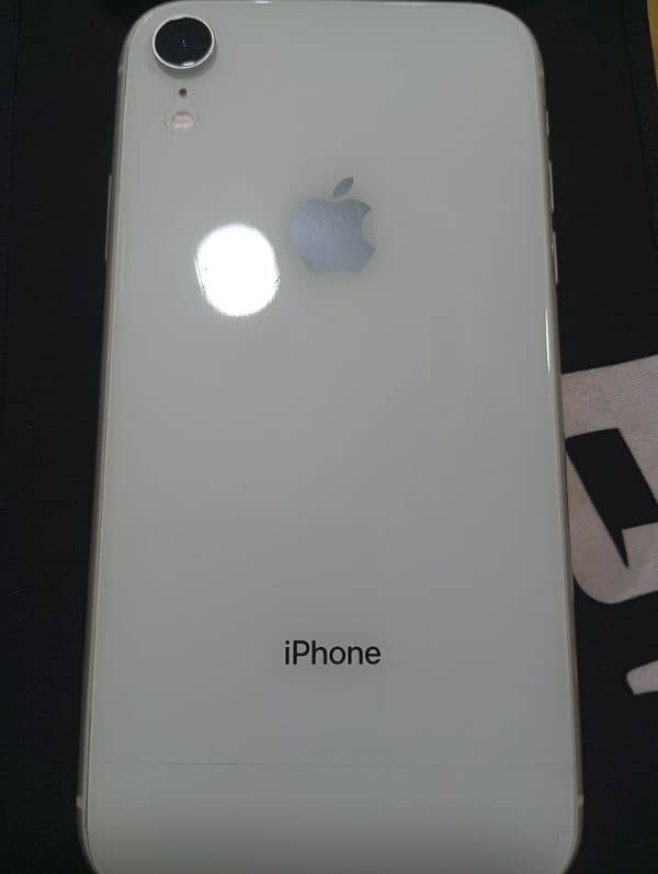 iphone XR (non PTA ) 3