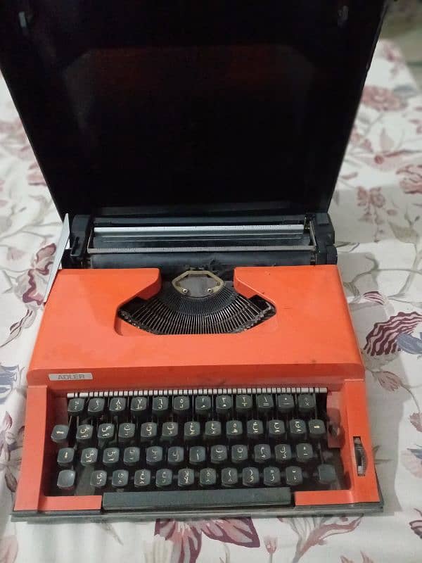 Typewriter 1995 model. 2