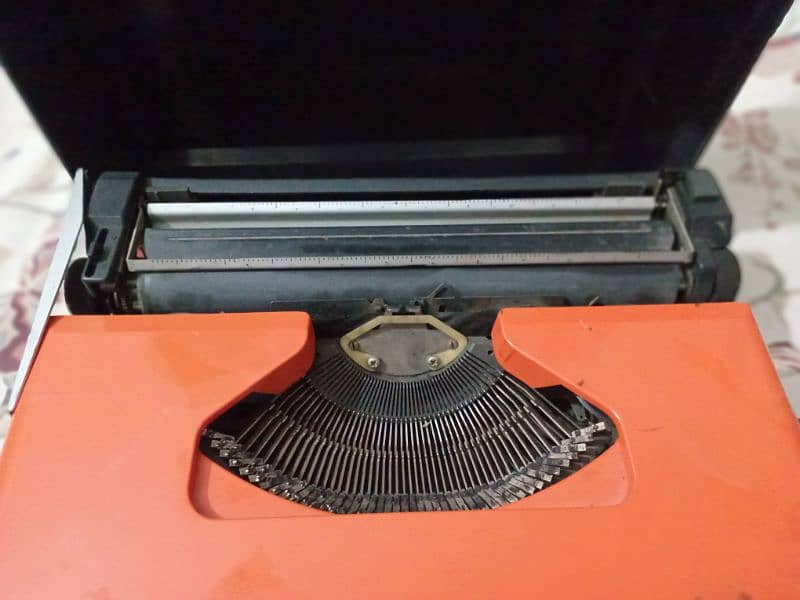 Typewriter 1995 model. 4