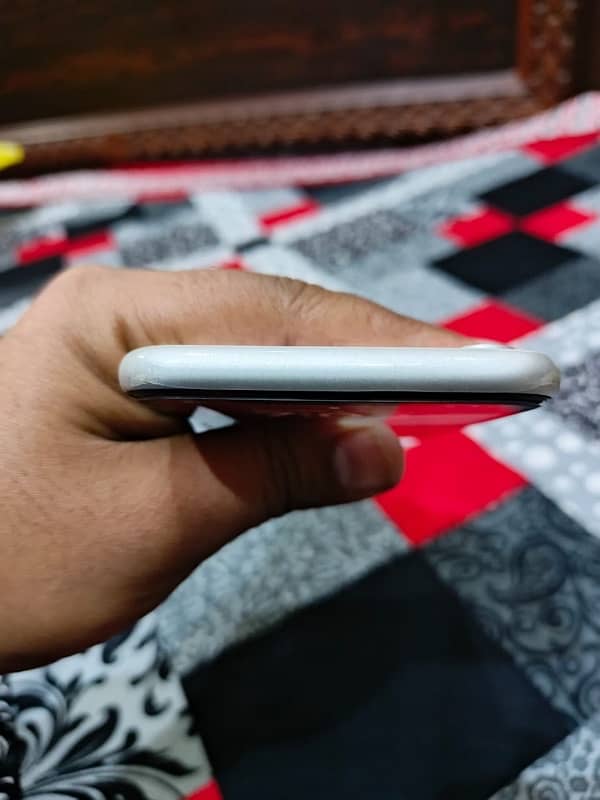 iPhone XR 64gb PTA 5