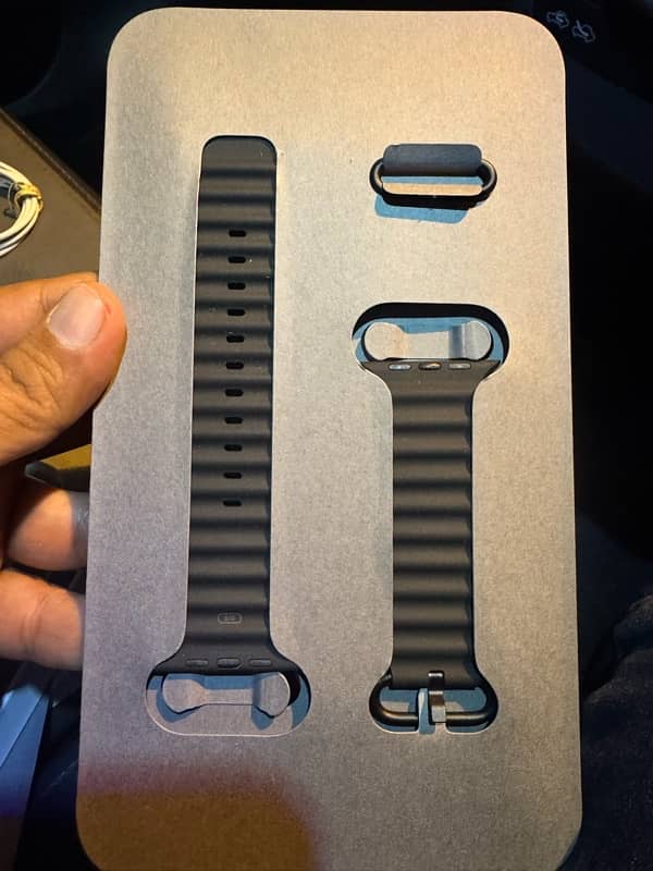 Apple Watch Ultra 2 black titanium 8