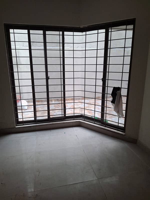 15 Marla Lower Portion Available For Rent In Gulberg Town Lahore 0