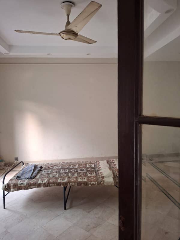 15 Marla Lower Portion Available For Rent In Gulberg Town Lahore 2