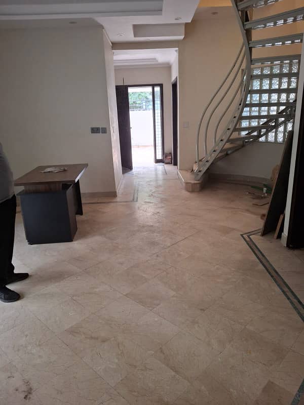 15 Marla Lower Portion Available For Rent In Gulberg Town Lahore 4