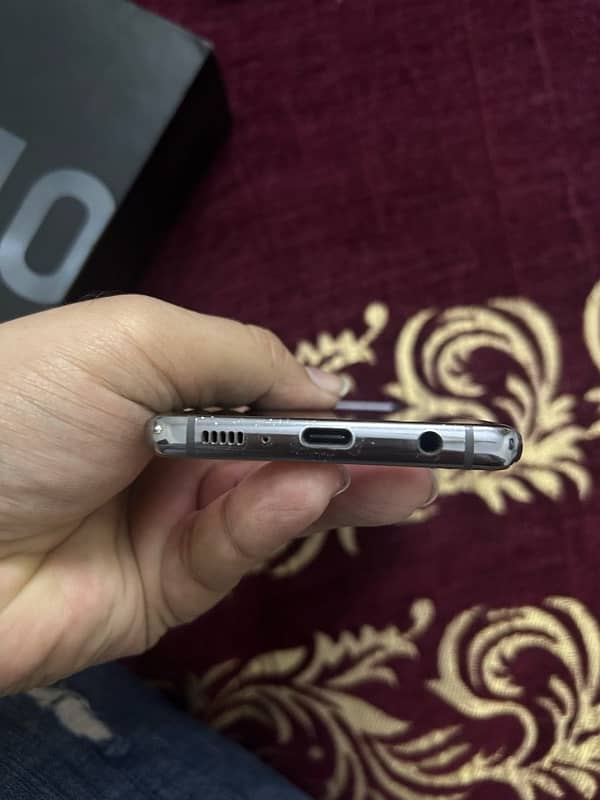 samsung galaxy S10 with original box dual sim 4