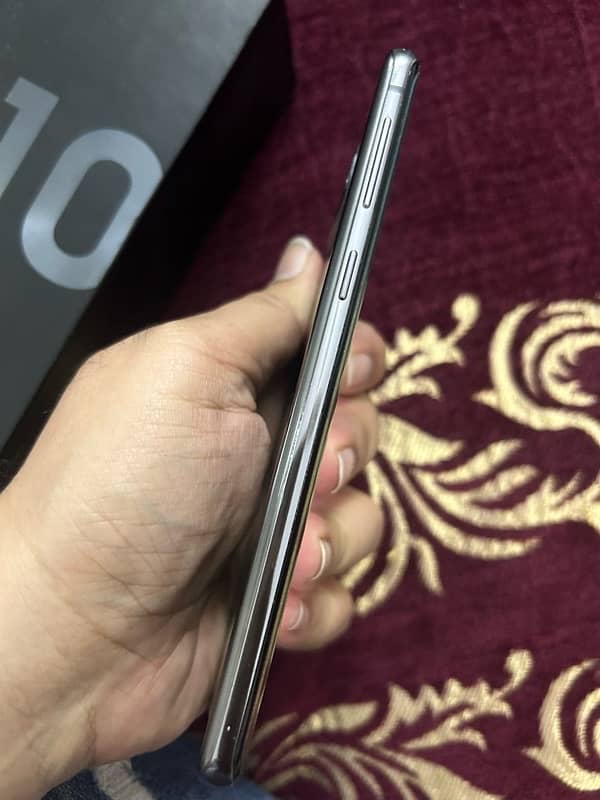 samsung galaxy S10 with original box dual sim 5