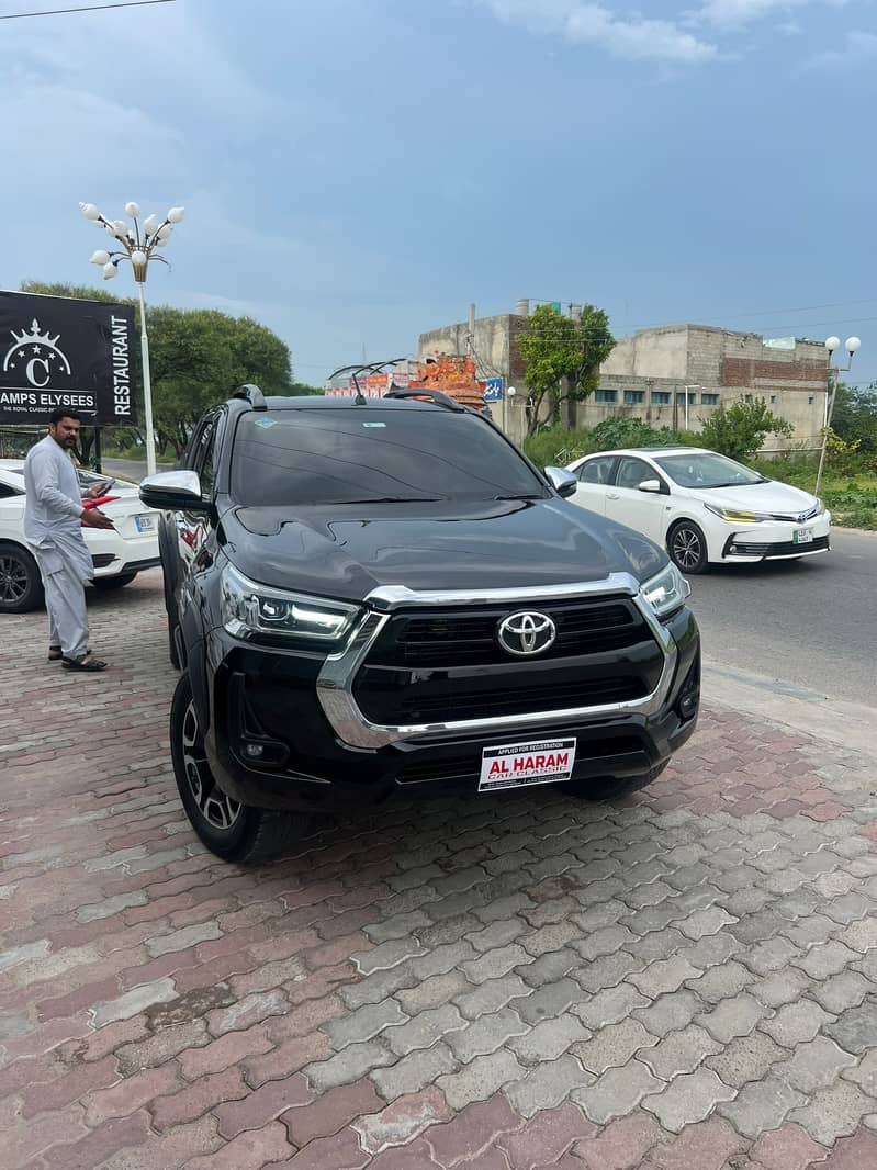 Toyota Hilux 2021 Revo 0