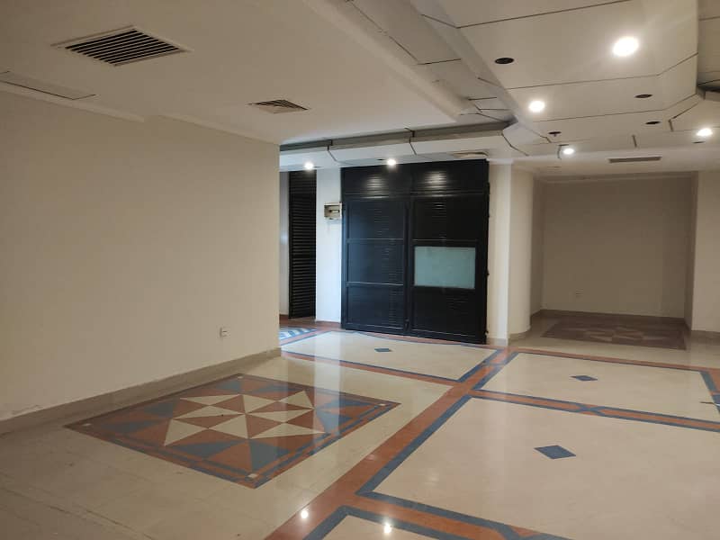 1300 Sq. Ft Commercial Big Hall Available For Rent In Gulberg Lahore 2