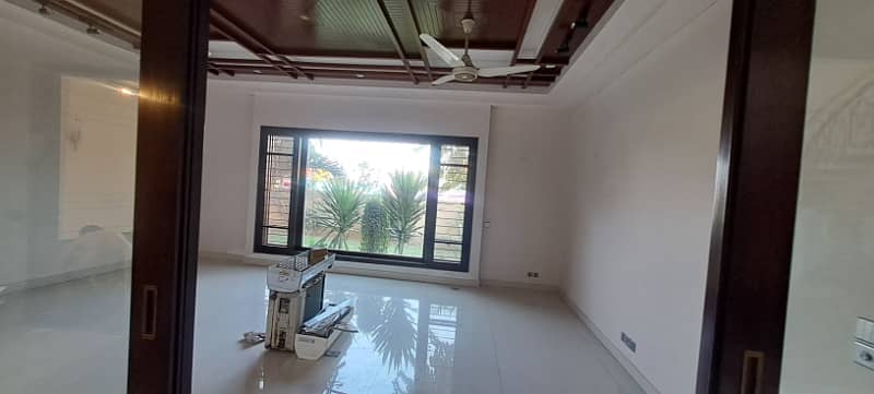 Stunning 1000 Yards Like New Semi Furnished Bungalow For Rent 7