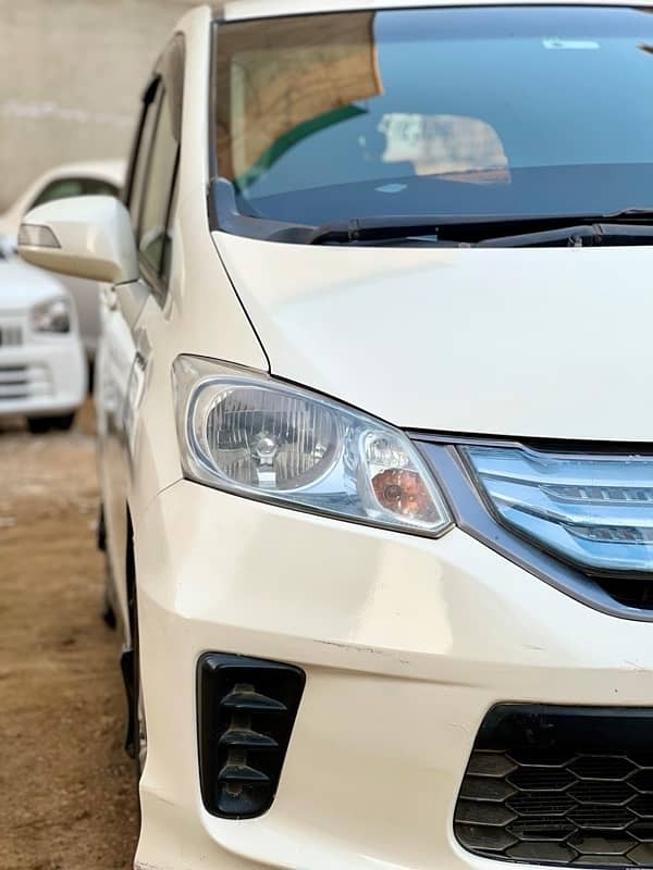 Honda Freed 2011 3