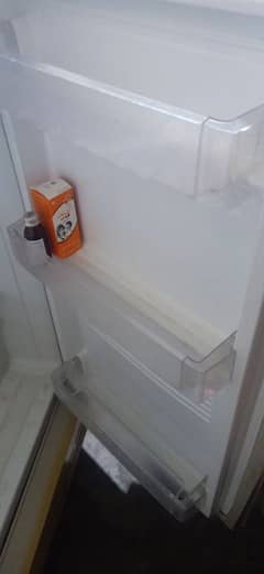 Pel fridge saf hai achi hai chal rhi hai Kisi kisam ka kaam nhi hona