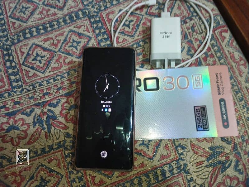 Infinix zero 30 5g(21/256) single hand used only for one month 8