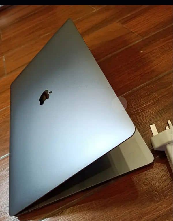 Mac Book pro 2019 i9 (15 inch) 16/512 3