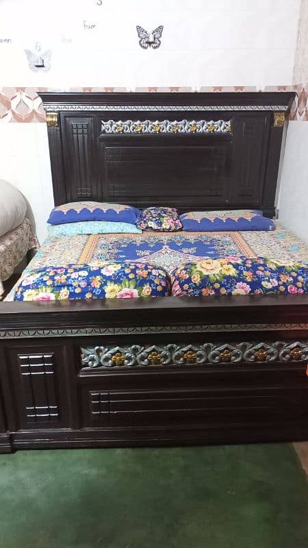 full bed set bed, dressing,and side tables 2