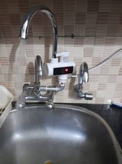 Electric water tap