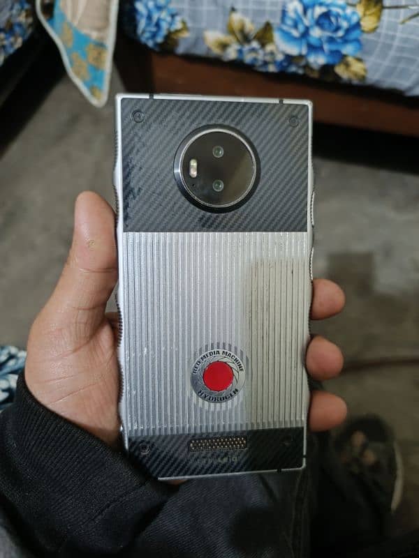 RED MEDIA MACHINE HYDROGEN  6/128 4