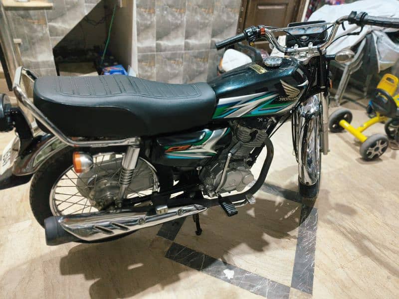 Honda CG 125 2023 Model 3