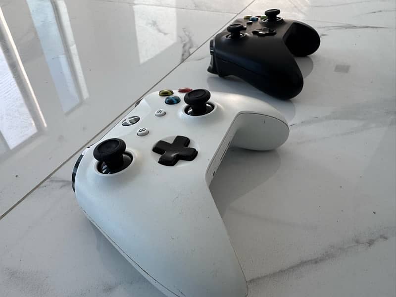 Xbox One Original Controllers for Sale 3