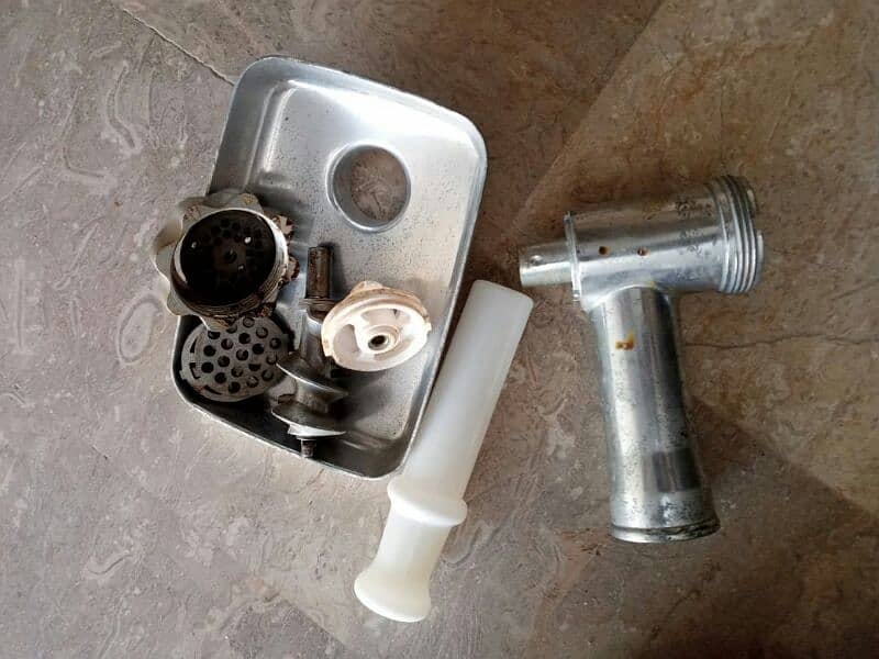 Meat Grinder Geepas 2