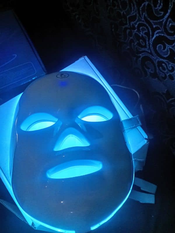 LED mask and high frequency electrodes 7